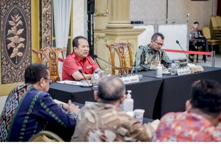 Bupati Jember Hendy Siswanto saat rakor dengan seluruh kepala OPD Jember/Ist