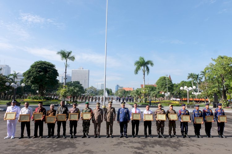 Wali Kota Eri menghadiri HUT Satpol PP, Satlinmas, dan DPKP  Kota Surabaya/ist