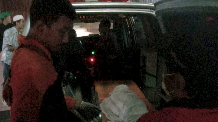 Jenazah korban saat di mobil ambulans/ ist