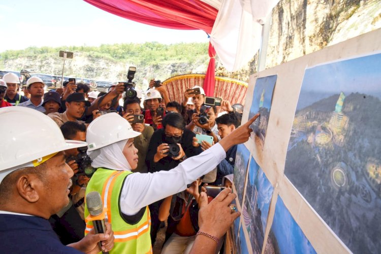 Gubernur Khofifah saat meninjau persiapan  pembangunan Monumen Reog dan Museum Peradaban Ponorogo/Ist