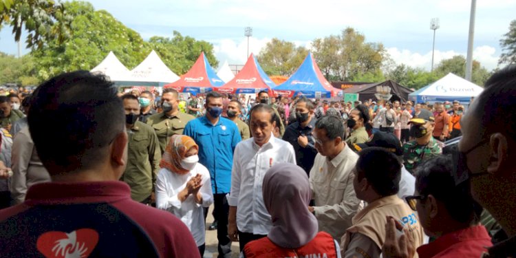 Presiden Joko Widodo di Posko pengungsian Depo Pertamina Plumpang/Ist