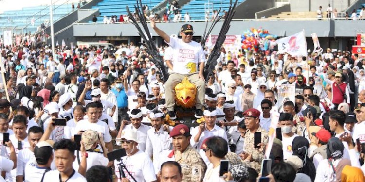 Sekjen DPP Gerindra Ahmad Muzani saat diarak oleh peserta pesta rakyat di Lampung/Ist