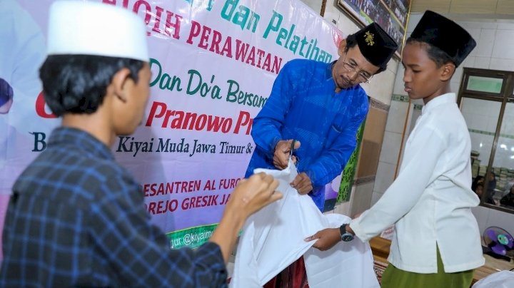 Santri belajar merawat jenazah 