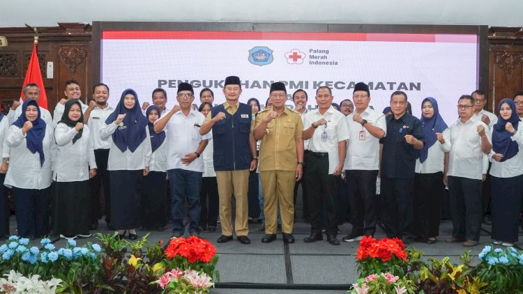 Bupati Lamongan Yuhronur Efendi saat menghadiri pelantikan PMI Lamongan/Ist