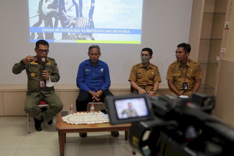 BPBD Kota Surabaya bersama BMKG saat jumpa pers/RMOLJatim