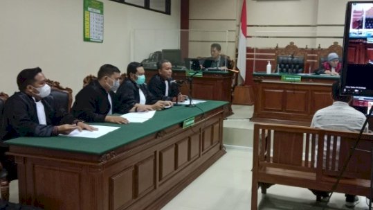 Teks foto: 4 Jaksa KPK saat menyidangkan 2 terdakwa perkara suap dana pokir pokmas untuk Sahat Tua Simanjuntak/RMOLJatim
