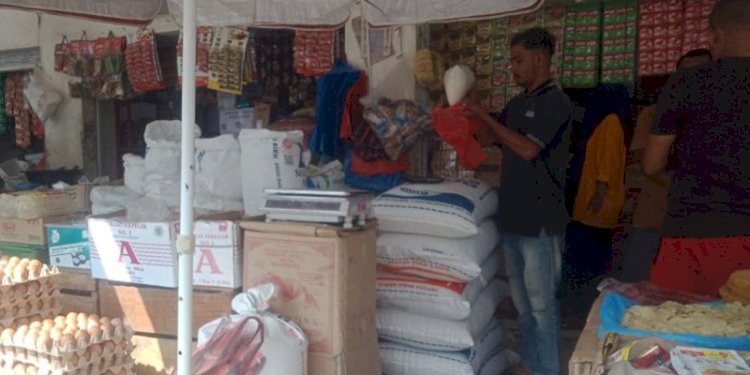 Aktivitas pedagang dan warga saat berbelanja di Pasar Al Mahirah, Lamdingin, Banda Aceh/RMOLAceh