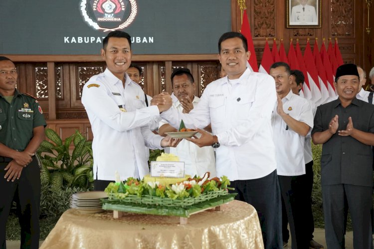Bupati Tuban bersama Ketua PWI Jatim, Ketua PWI Tuban saat launching Website PWI Tuban/RMOLJatim