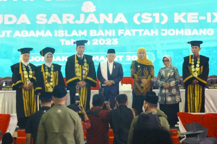 Gubernur Khofifah bersama Wapres Maruf Amin saat menghadiri Wisuda IAI Bani Fattah Tambakberas Jombang/Ist