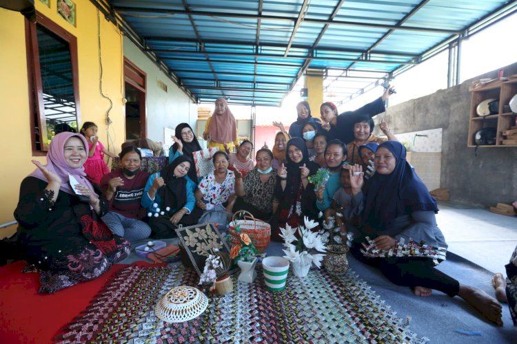 Bupati Ipuk kunjungi daerah percontohan Ramah Perempuan dan Anak disela Program Bunga Desa/Humas Pemkab Bwi