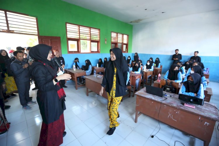 Ngantor di Desa, Bupati Ipuk sosialisasi anti kekerasan di sekolah/Humas Pemkab Banyuwangi