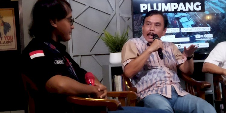 Direktur Eksekutif Sabang-Merauke Circle, Syahganda Nainggolan (kanan) saat menjadi narasumber diskusi Forum Jakarta Kita yang digelar Kantor Berita Politik RMOL, di Kopi Timur, Jakarta Timur, Kamis (16/3)/RMOL
