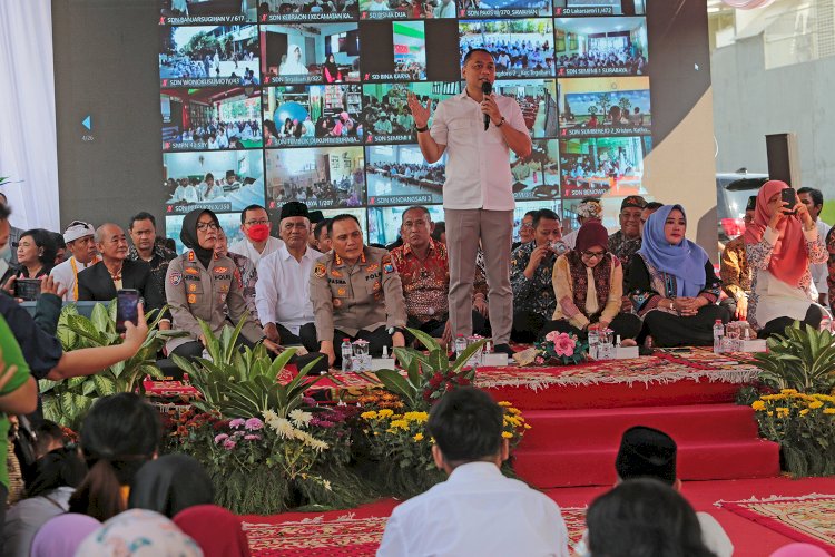 Wali Kota Eri Cahyadi menghadiri pemberian 1.339 beasiswa penghafal kitab suci kepada pelajar di jenjang pendidikan TK, SD dan SMP se-Surabaya/RMOLJatim
