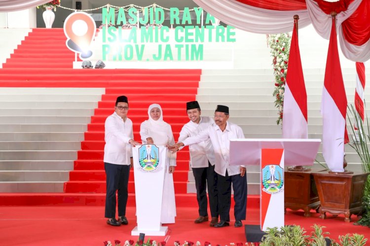 Gubernur Khofifah saat meresmikan Masjid Raya Islamic Centre/Ist