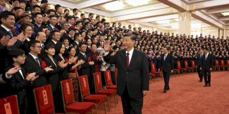 Xi Jinping menyapa para peserta kongres Partai Komunis China/Net