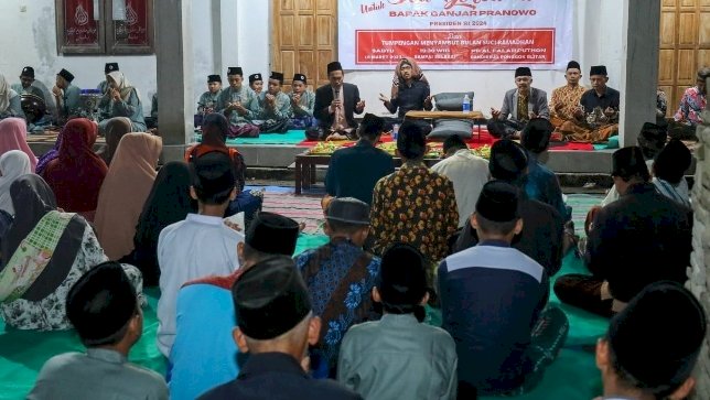 Tumpengan massal 