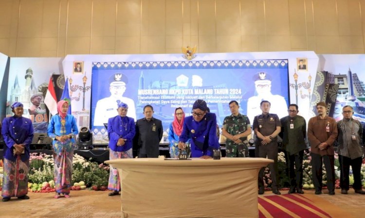 Wali Kota Malang H Sutiaji memakai blangkon (Tengah) saat di kegiatan Musrenbang RKPD 2024/Ist