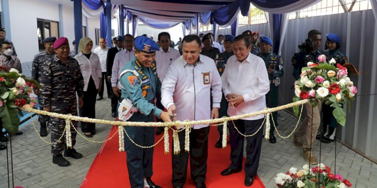 Ketua KPK RI Firli Bahuri bersama KSAL Laksamana Muhammad Ali meresmikan Rutan KPK di Puspomal, Kelapa Gading/Ist