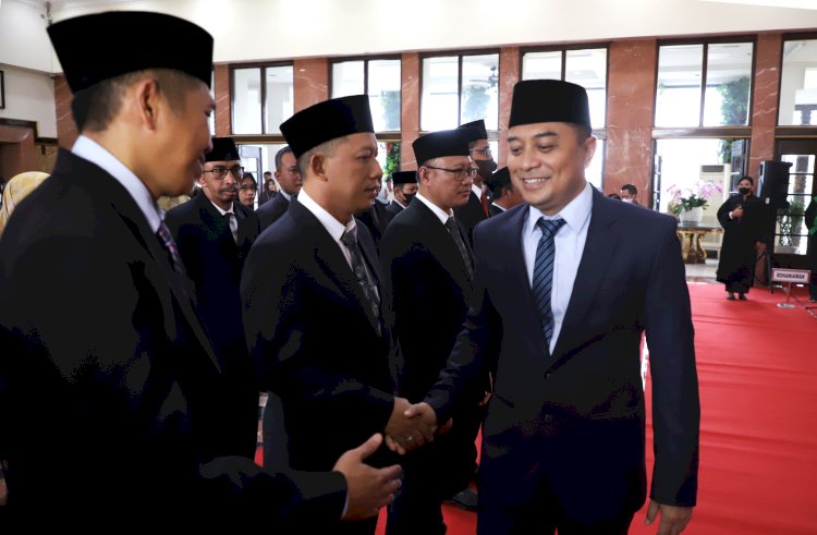 Wali Kota Eri memberikan selamat kepada para ASN yang dilantik memgisi jabatan/RMOLJatim