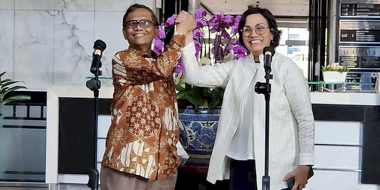 Menko Polhukam Mahfud MD bersama Menteri Keuangan Sri Mulyani usai menggelar konferensi pers terkait aliran dana tak wajar di lingkungan Kementerian Keuangan/Net