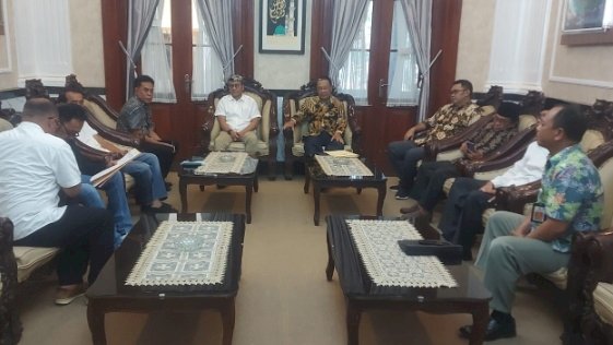 Foto : Pimpinan DPRD saat datangi pendopo Bupati Bondowoso/ist