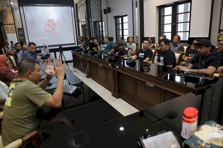 Pertemuan koordinator tiap tribun dan perwakilan manajemen Persebaya di Ruang Rapat Rapat Asisten II Kota Surabaya/RMOLJatim