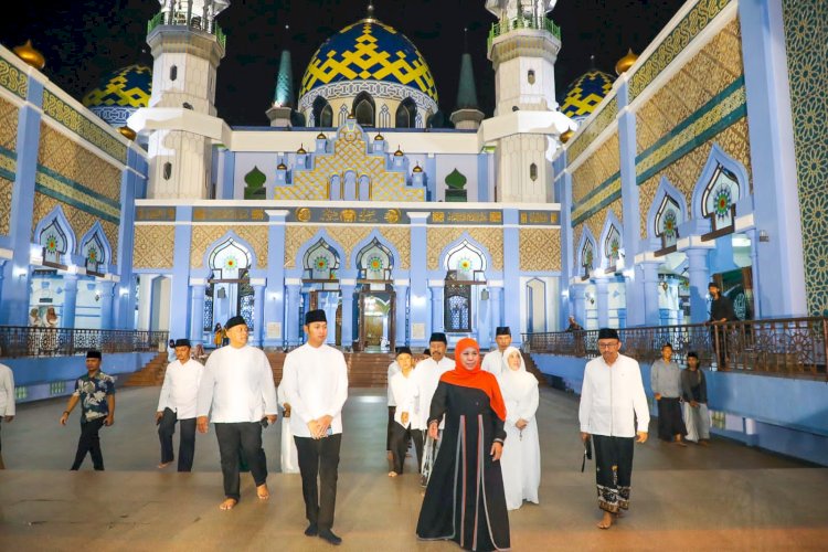 Gubernur Khofifah di Masjid Agung Tuban dalam rangkaian Safari Ramadhan/Ist