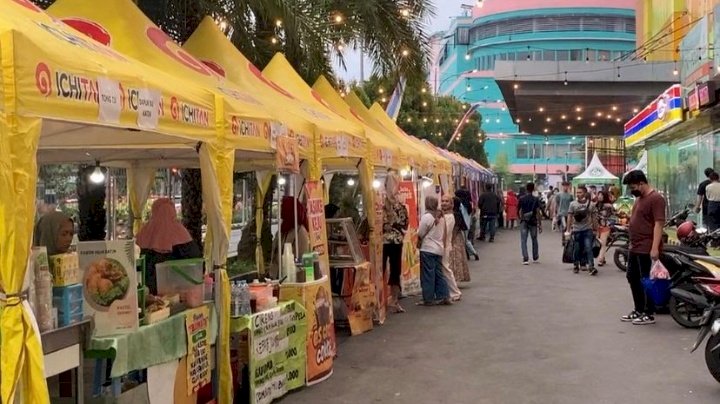 Teks foto: Bazar kuliner di Pasar Turi Baru/ist