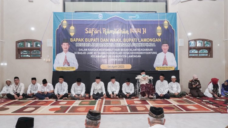 Bupati Lamongan Yuhronur Efendi saat Safari Ramadan di Masjid Jamik At-Taqwa, Dusun Klari, Desa Gedongboyoutung, Kecamatan Turi/RMOLJatim