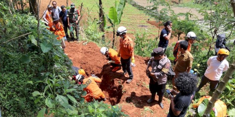 Makam korban pembunuhan dukun Mbah Slamet/net