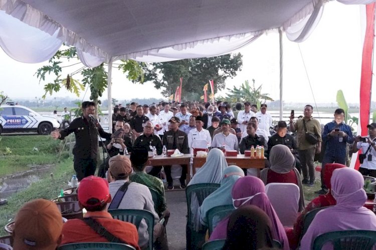 Menteri Pertanian RI saat  melakukan dialog bersama petani didampingi Bupati Tuban/RMOLJatim