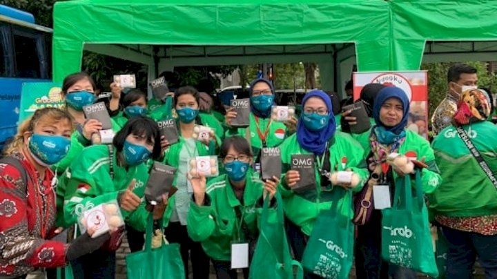 Teks foto: Para Mitra Pengemudi yang berpartisipasi dalam salah satu GrabBenefits Day yang diselenggarakan di Surabaya pada tahun 2022/ist