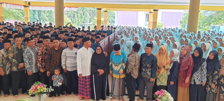 Dahlan Iskan dan istri, Napsiah Sabri, di Pondok Pesantren Sabilil Mutttaqin, Pangandaran/disway