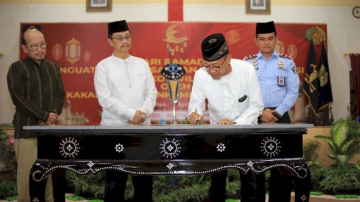 Kakanwil Kemenkumham Jatim Imam Jauhari meresmikan empat sarana pelayanan publik di Lapas Kelas I Madiun/Ist 