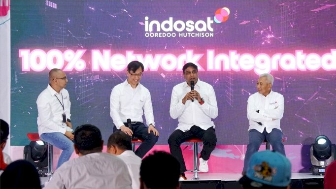 President Director and CEO Indosat Ooredoo Hutchison, Vikram Sinha saat  konferensi pers 