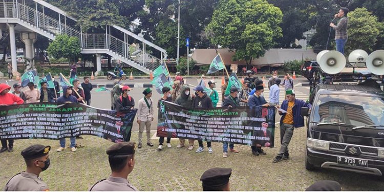 Demo Aliansi Kader HMI se-Jakarta di depan Gedung Merah Putih KPK/RMOL