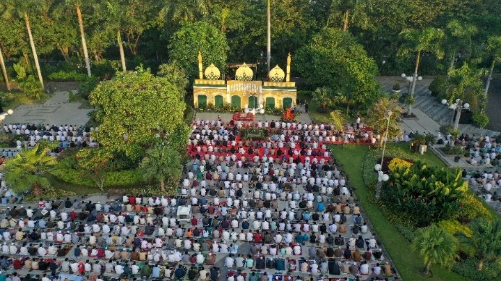 Teks foto: Pelaksanaan Shalat Id di Taman Surya tahun lalu/ist