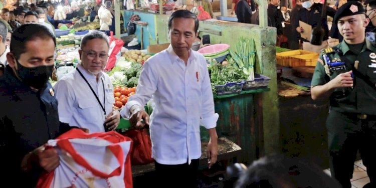 Presiden Joko Widodo memenuhi janji untuk mengajak Menteri Perdagangan Zulkifli Hasan blusukan/Ist