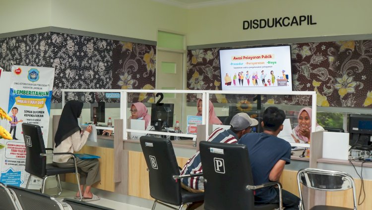 Pelayanan publik di Disdukcapil Kabupaten Lamongan/RMOLJatim