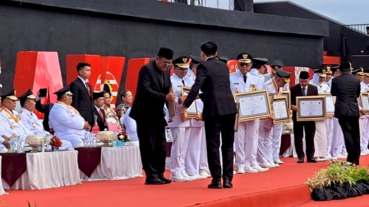 Teka foto: Arief Boediarto menerima Penghargaan Kota Terbaik Kedua Nasional Penyelenggaraan Pemerintah Daerah/ist