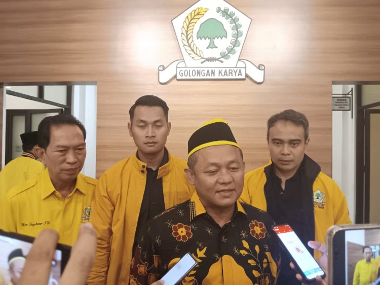 Ketua DPD Golkar Jatim Sarmuji dan sejumlah kader saat konsolidasi Bacaleg DPRD Jatim/ist