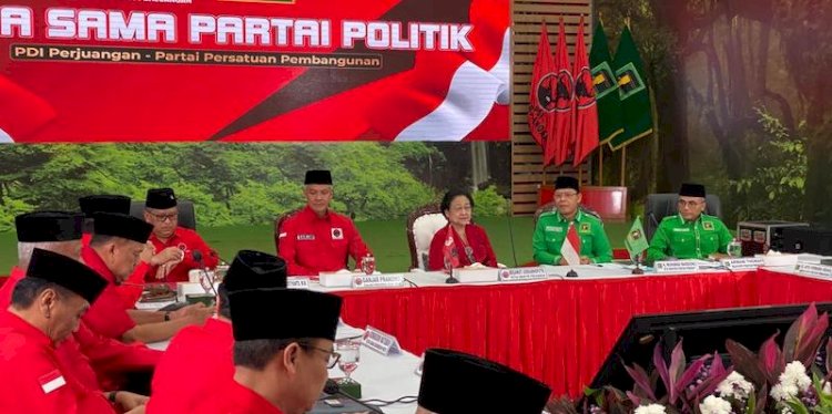 Ketua Umum PDIP Megawati Soekarnoputri bersama jajarannya saat menerima kedatangan rombongan pengurus PPP/RMOL