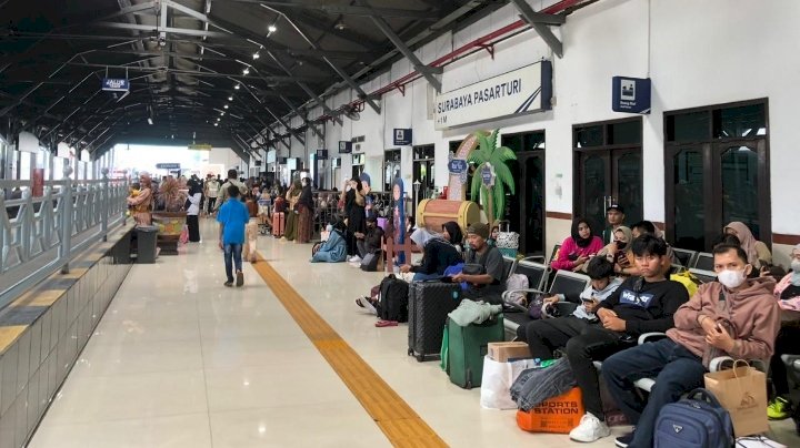 Arus Balik di stasiun Gubeng Surabaya 