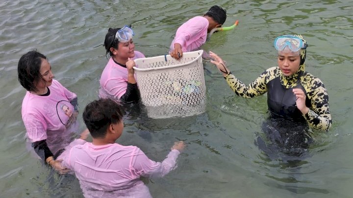 Aksi bersih bersih pantai