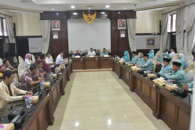 Wali Kota Eri bersama Rini Indriyani menerima silaturahmi warga Muhammadiyah/ist