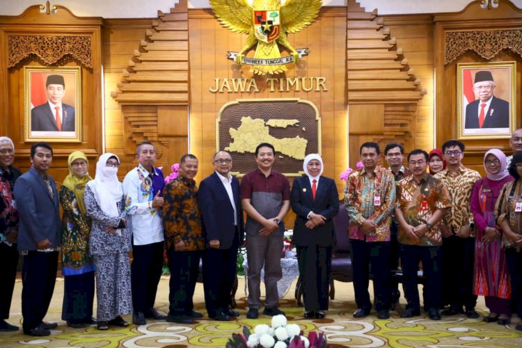 Gubernur Jawa Timur Khofifah Indar Parawansa bersama lima organisasi profesi tenaga kesehatan (nakes) berdialog tentang Rancangan Undang-Undang (RUU) Kesehatan/ist