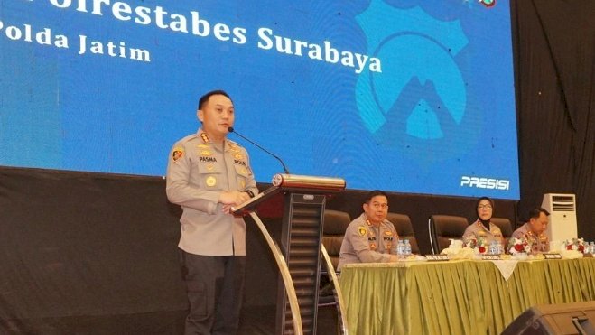 Kapolrestabes Surabaya Kombespol Pasma Royce