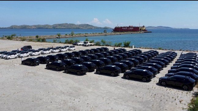 Mobil listrik di Labuan Bajo