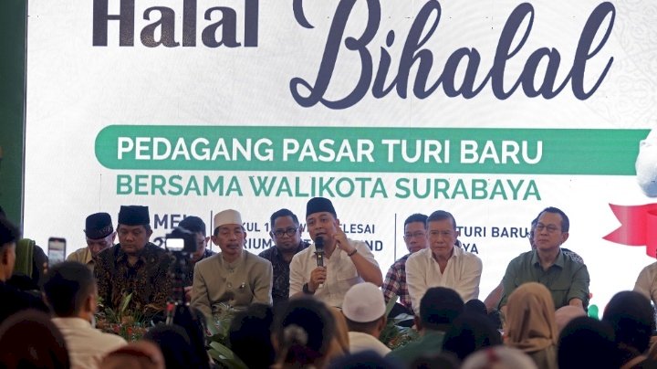 Teks foto: Wali Kota Eri halal bi halal dengan pedagang Pasar Turi Baru/ist