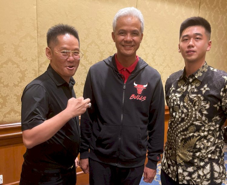 Michael Krisdariyanto, Ganjar Pranowo dan Billy Handiwiyanto foto bareng usai pertemuan bersama Kolega di Shangri-La hotel/ist